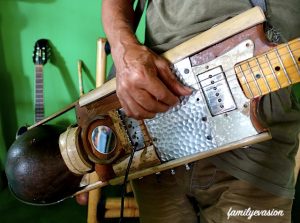 Guitare en bambou